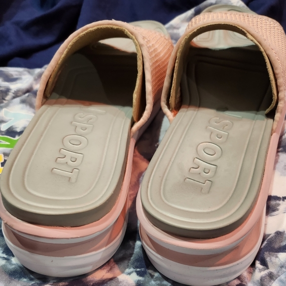 522. J Sport pink mesh slides - Picture 2 of 4